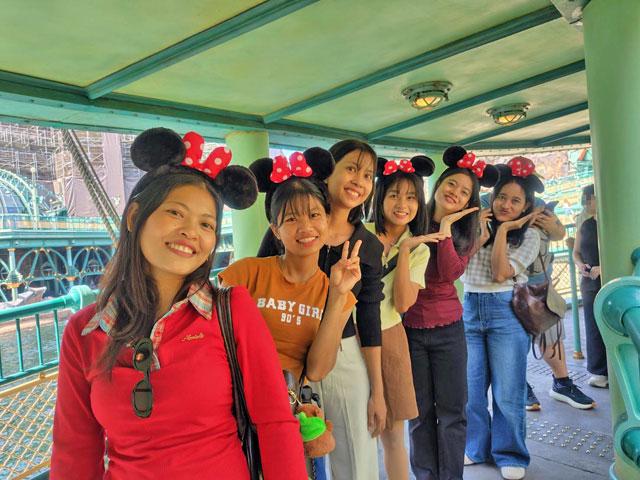 おしゃれなポーズを決めて撮影