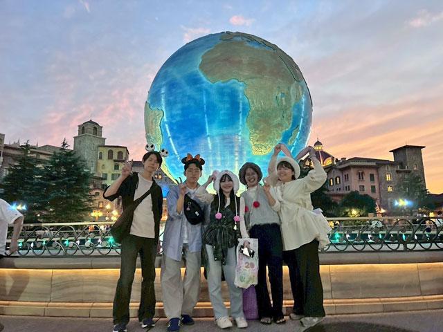 アクアスフィアの前で記念撮影