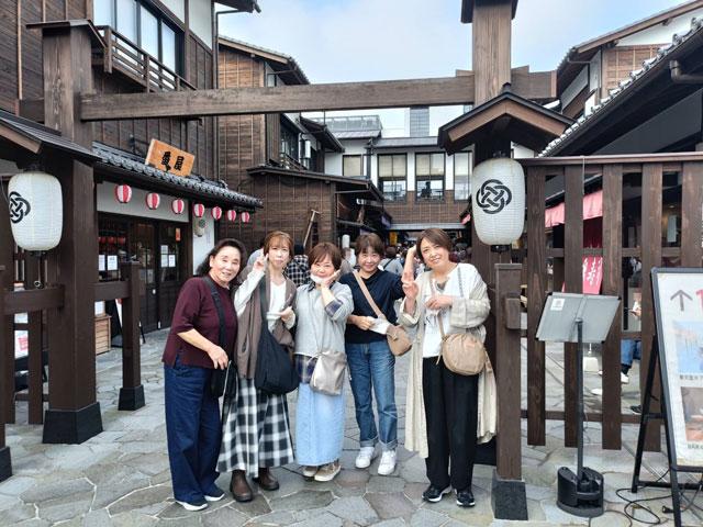 千客万来にて記念撮影