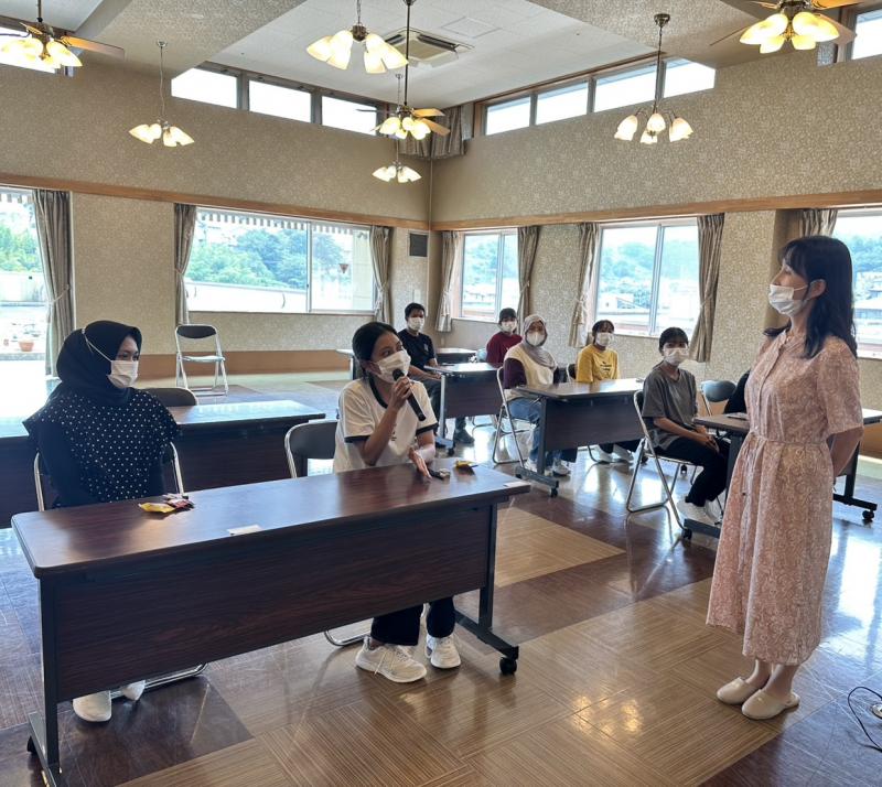 お疲れ様会でホッと一息、受験後の感想を熱弁!